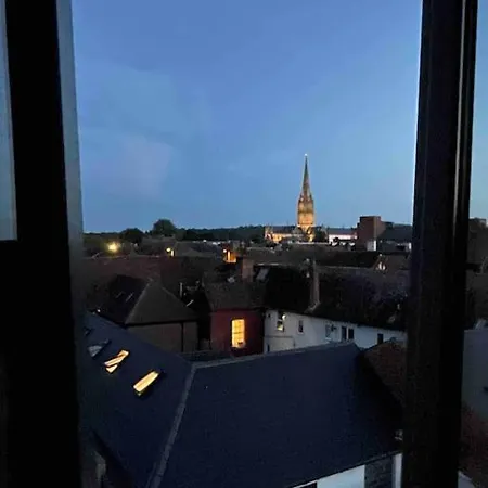 Spacious Penthouse With Great Views Of The Cathedral Salisbury Exterior photo