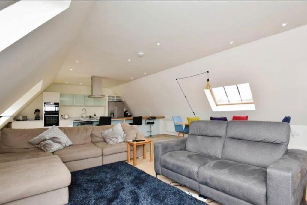 Spacious Penthouse With Great Views Of The Cathedral Apartment Salisbury