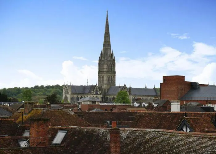 Spacious Penthouse With Great Views Of The Cathedral
