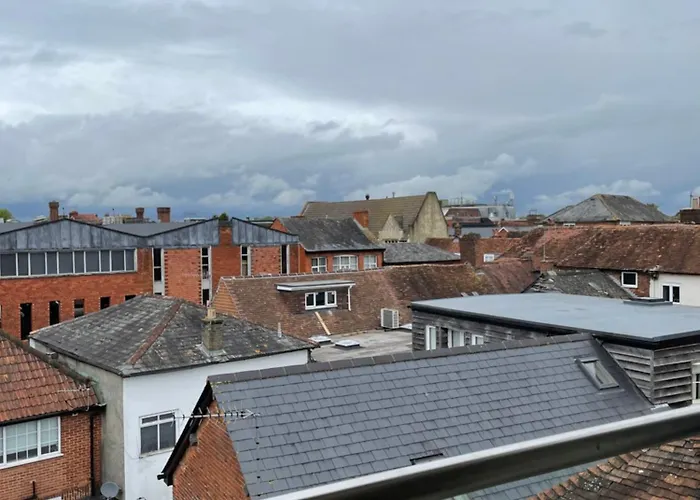 Spacious Penthouse With Great Views Of The Cathedral