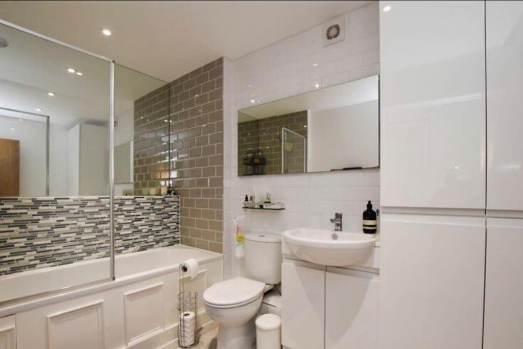 Spacious Penthouse With Great Views Of The Cathedral *