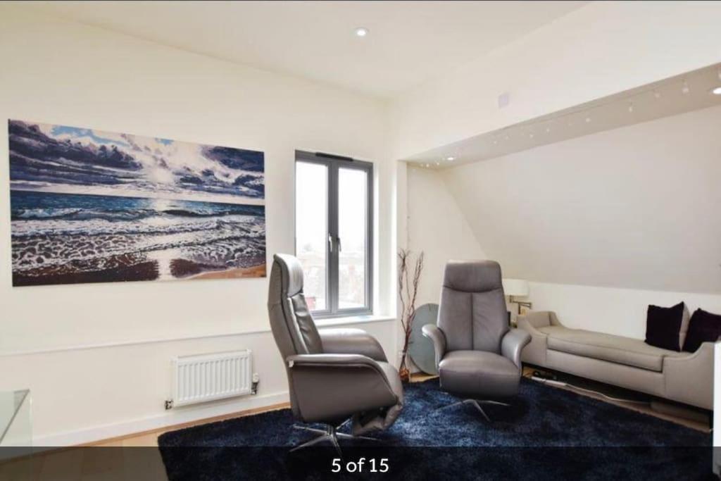 Spacious Penthouse With Great Views Of The Cathedral Apartment