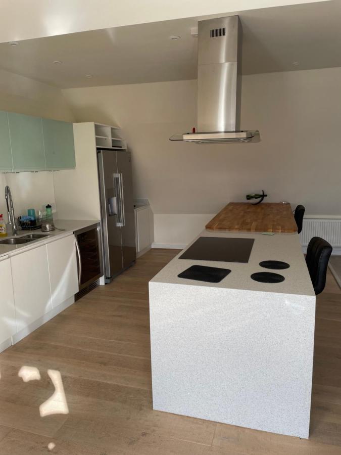 Spacious Penthouse With Great Views Of The Cathedral Apartment *
